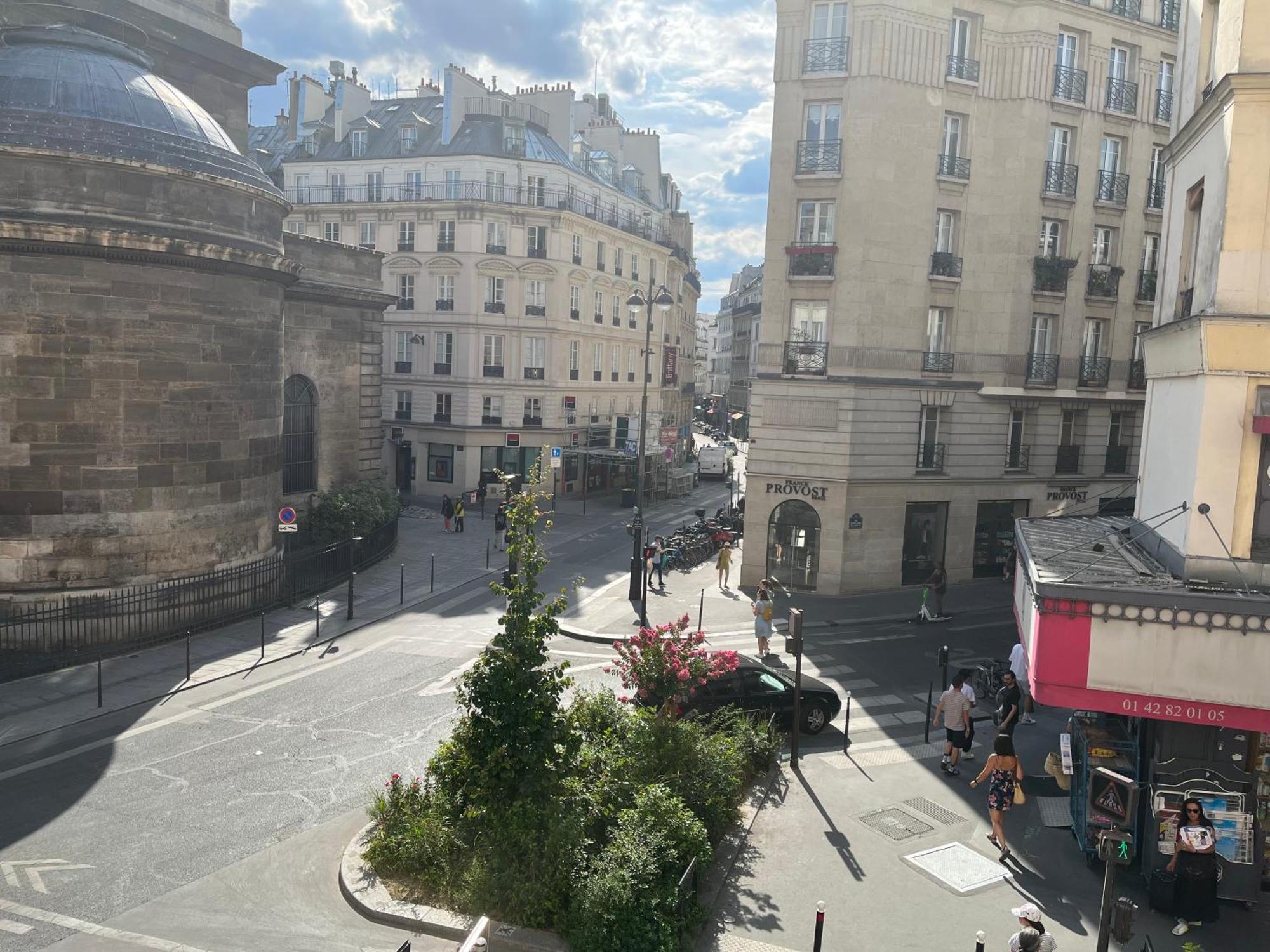 3 Pieces Martyrs - Montmartre - Opera * Paris